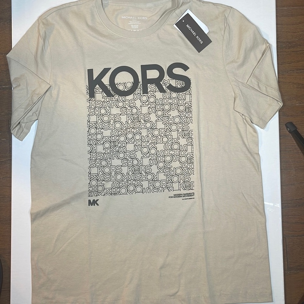NWT Micheal Kors Mens cream tshirt modern movement M